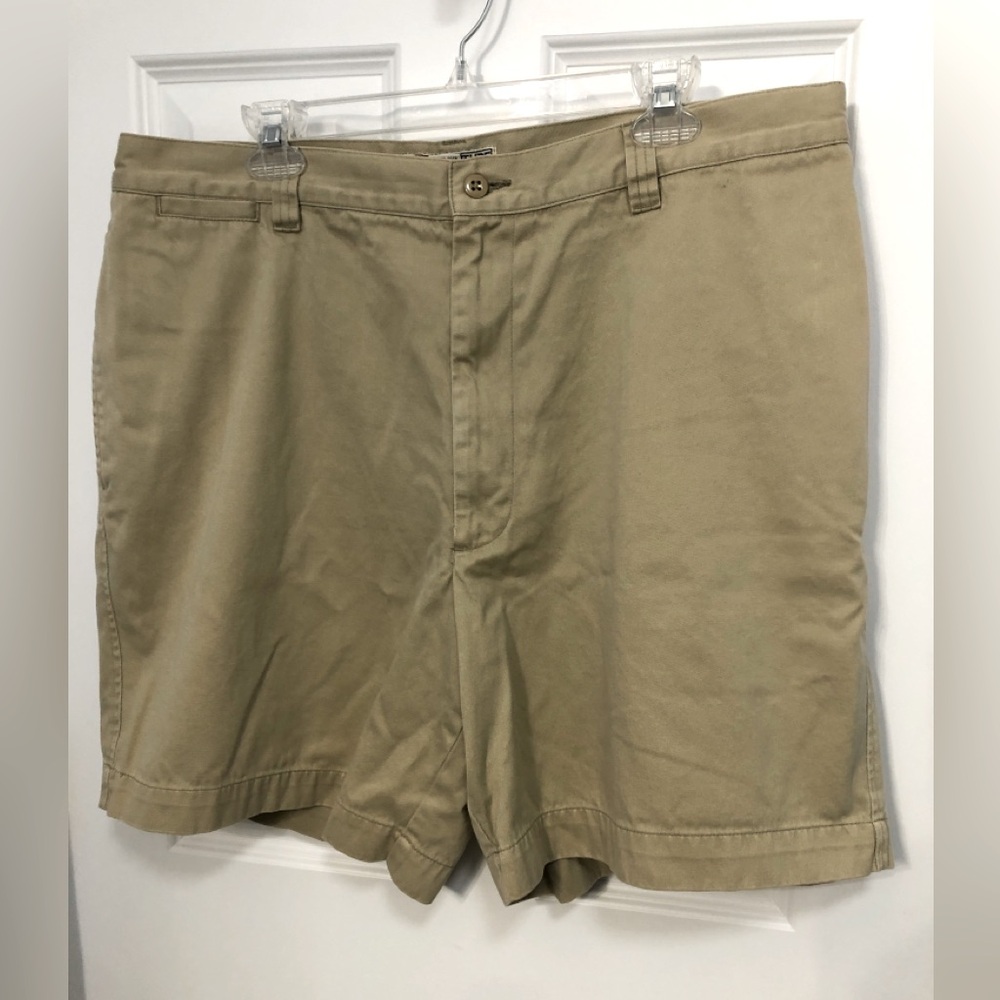 Structure shorts. Sz 40 Khaki with button closure. Flat front,back buttoned puts